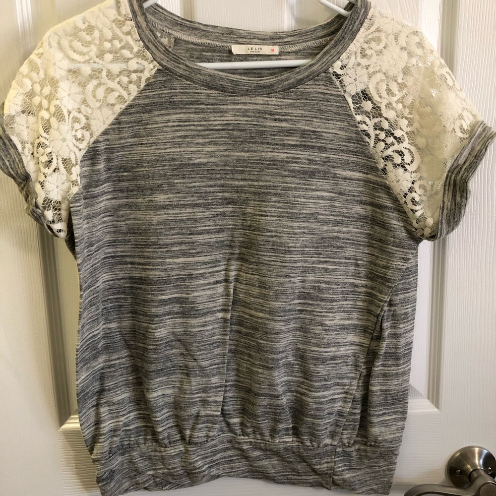 Women’s short sleeve top